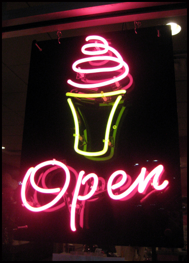 Gigi's Cupcakes open sign